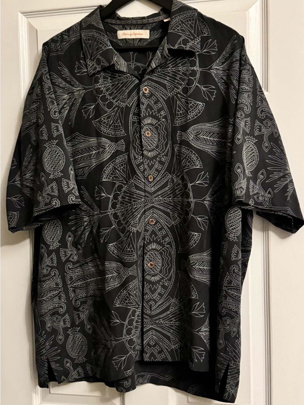 Tommy Bahama 100% Silk Black Short-Sleeve Button-Down with Light Gray Print